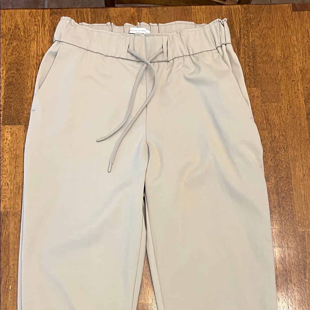 Women's Beige Drawstring Cropped Pants
